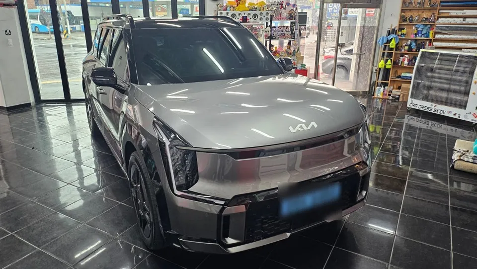 Kia EV9 PPF施工事例|ルーフトップの保護とカスタム 施工写真 1-3