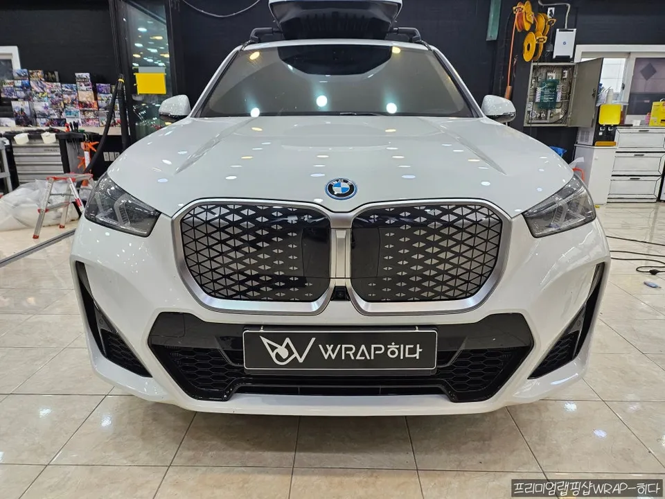 BMW iX1 vinyl wrap - BMW iX1 Grille Wrap Review — Chrome Delete Results photo 4