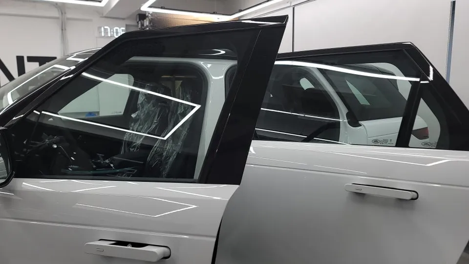 Audi RSのカーフィルム施工事例｜費用目安と仕上がり 施工写真 1-2