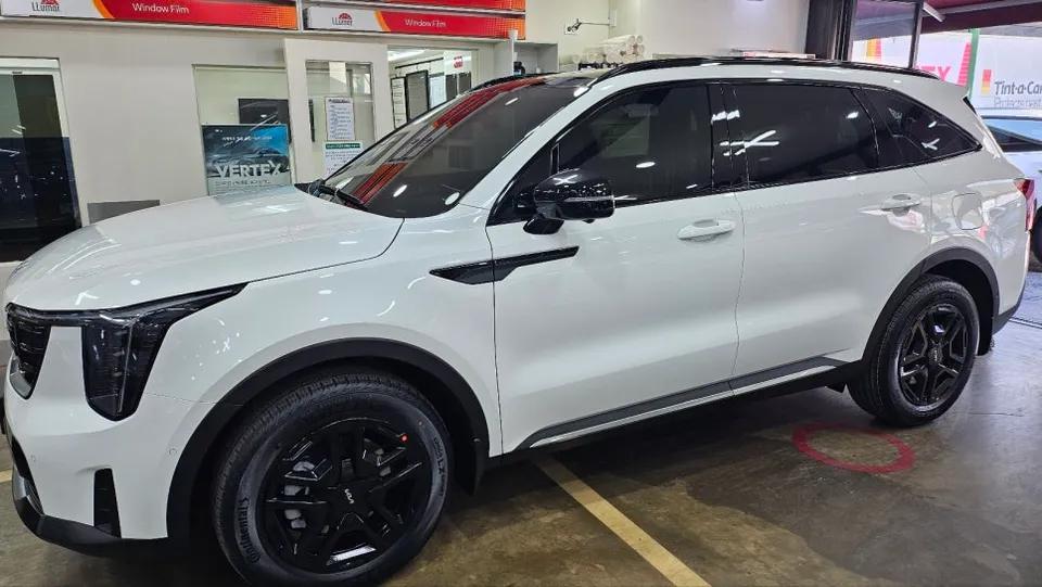 Kia Sorentoのカーフィルム施工事例|費用目安・仕上がり 施工写真 1-2
