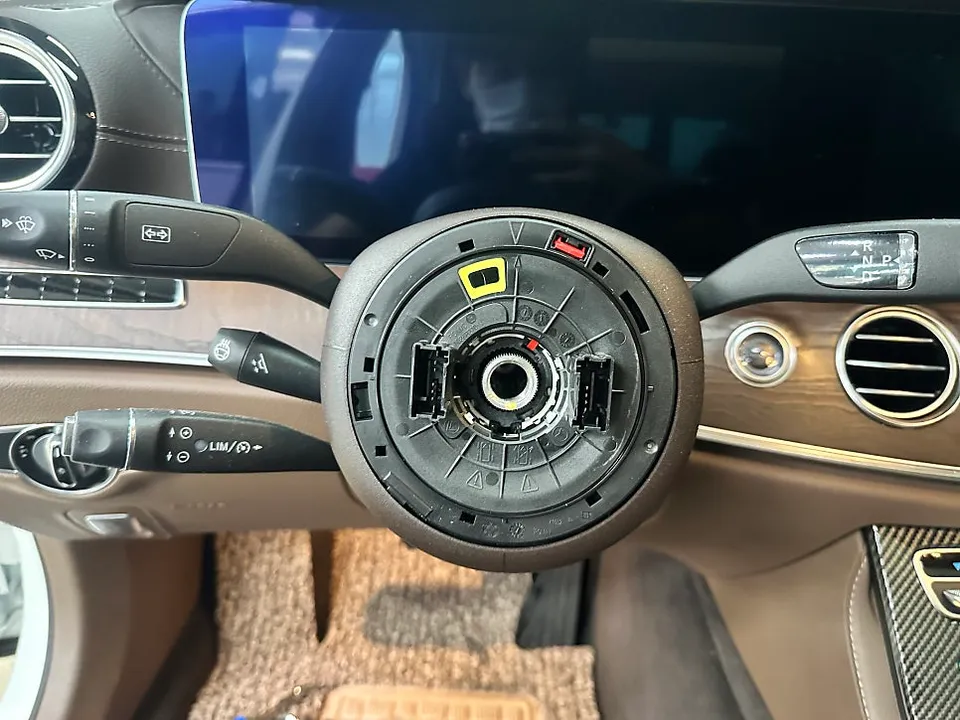 Mercedes-Benz E300 steering wheel - Mercedes-Benz E300 Steering Wheel Customization Review photo 3