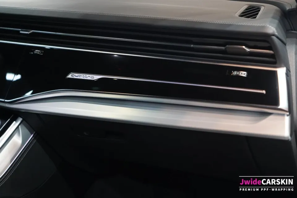 Audi Q7のPPF施工事例|傷防止と美観維持 施工写真 4-1