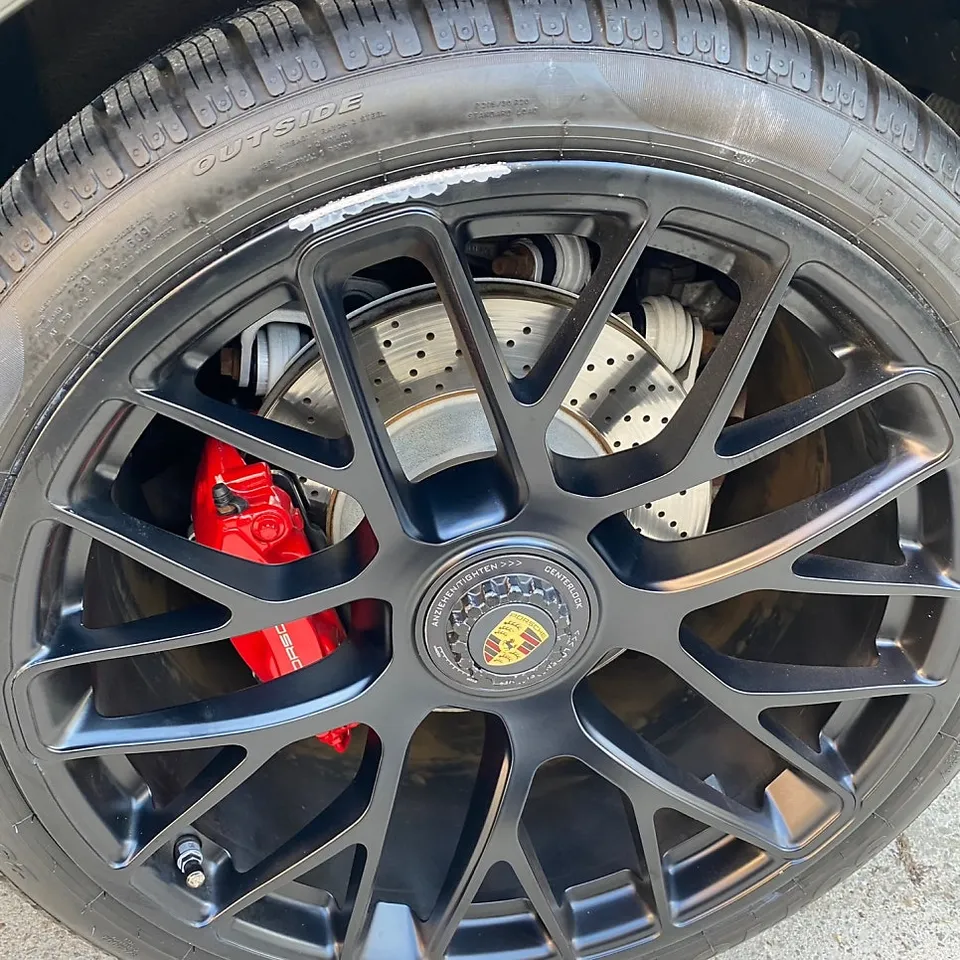 Porsche 911のホイールリペア・塗装事例 施工写真 2