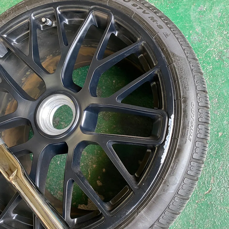 Porsche 911のホイールリペア・塗装事例 施工写真 4