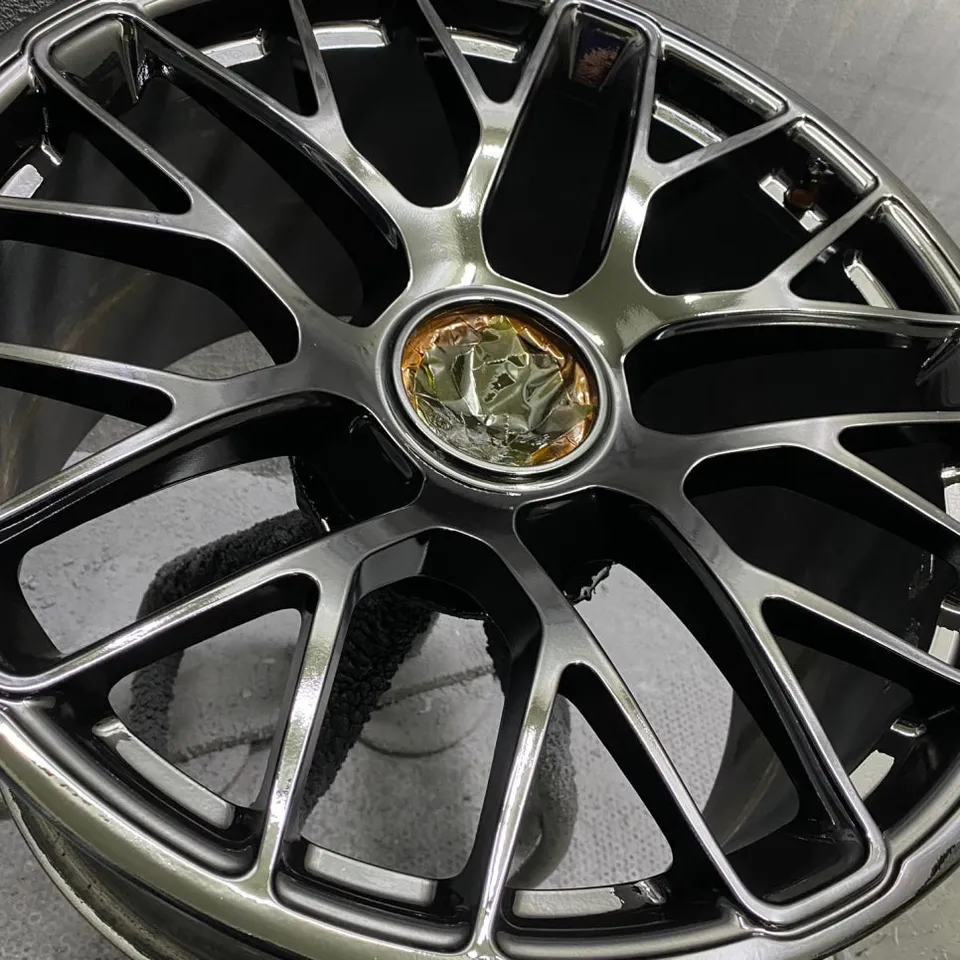 Porsche 911のホイールリペア・塗装事例 施工写真 6