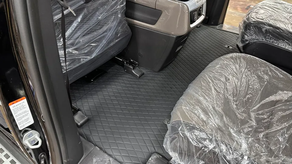 Kia Carnival KA4 カーフィルム施工事例|費用目安・仕上がり 施工写真 2-3