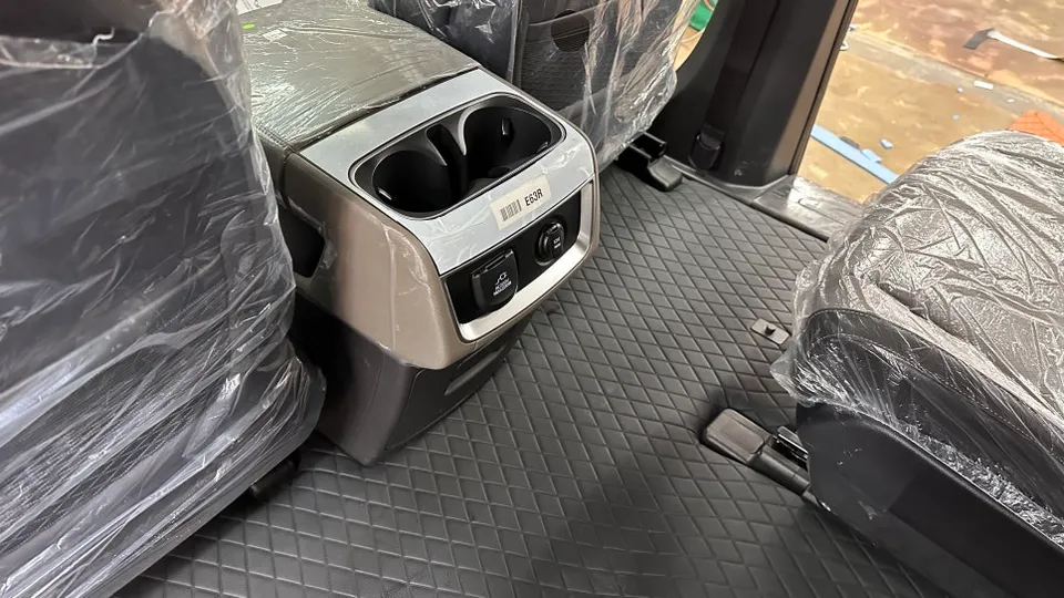 Kia Carnival KA4 カーフィルム施工事例|費用目安・仕上がり 施工写真 3-3