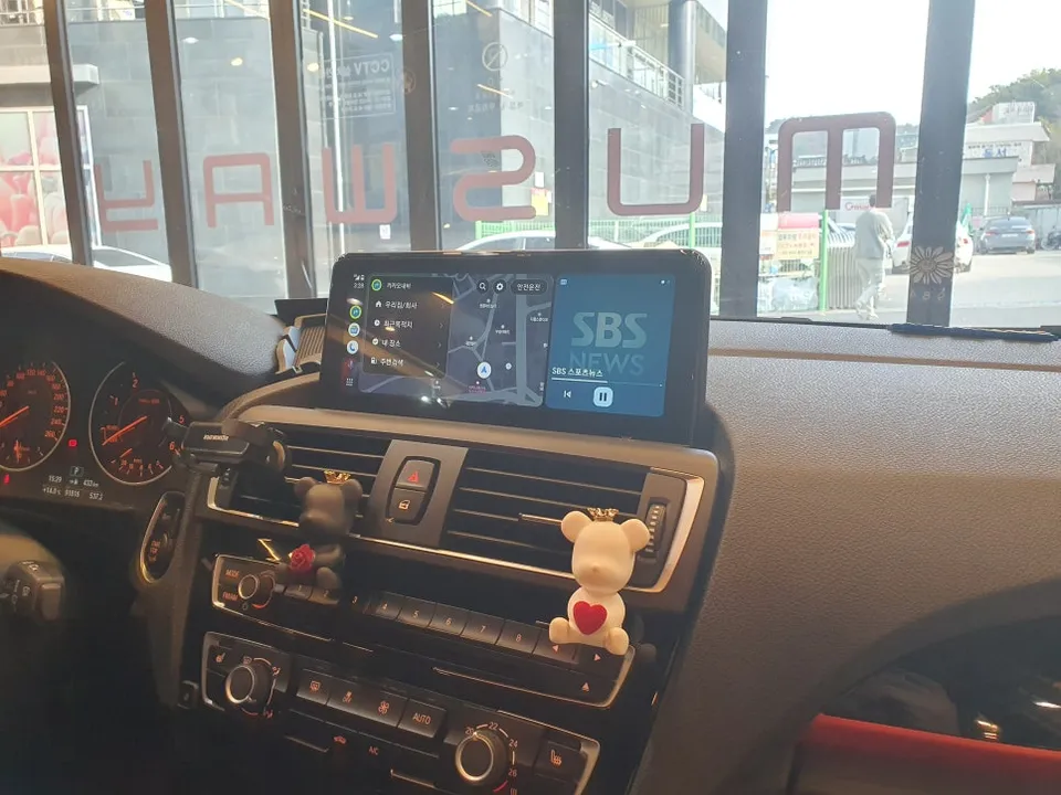 BMW X5のAndroid Auto・CarPlay取付事例 施工写真 2-1