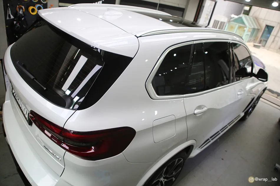 BMW X5のカーラッピング事例 施工写真 4-2