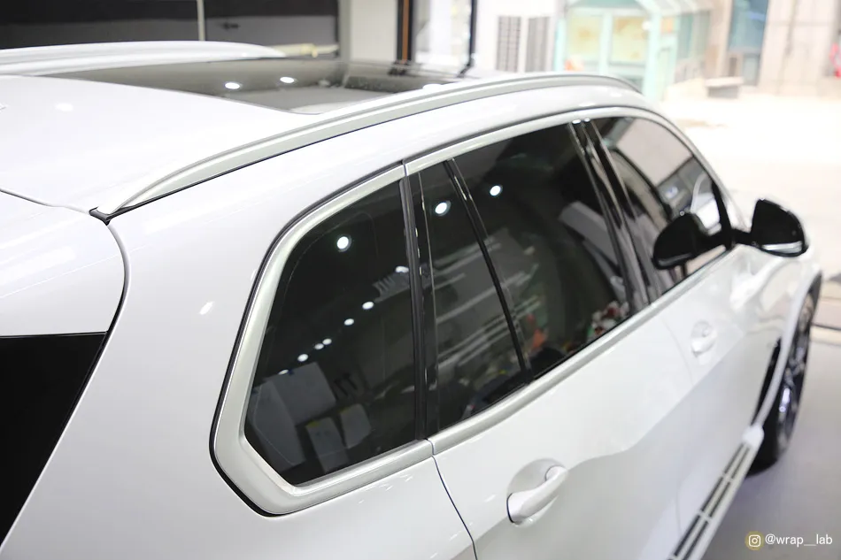 BMW X5のカーラッピング事例 施工写真 1-3