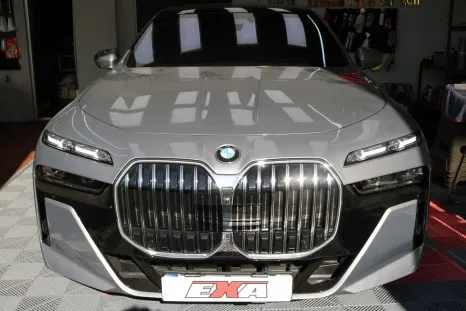 BMW 740d Two-Tone Vinyl Wrap Review — ₩5-8M Installation photo 2