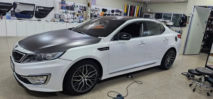 Kia K5 1st Genのカーラッピング事例｜費用目安と注意点 施工写真 5-1
