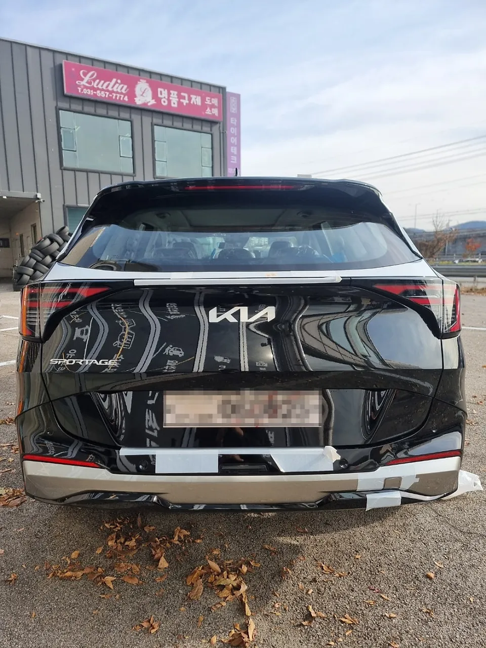 Kia Sportageのドラレコ取付事例｜費用目安と仕上がり 施工写真 1-2