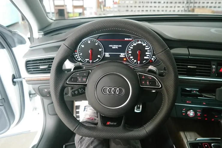Audi A6 RS6 steering wheel - Audi A6 RS6 Steering Wheel Customization Review photo 4