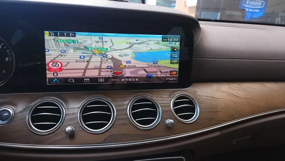 Mercedes-Benz E-Class W213のAndroid Auto・CarPlay取付事例 施工写真 2-2