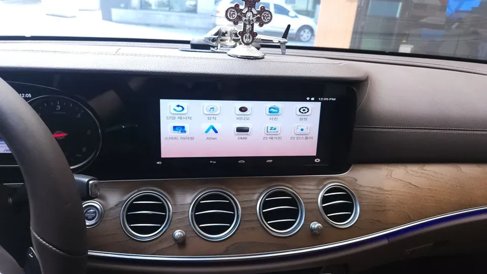 Mercedes-Benz E-Class W213のAndroid Auto・CarPlay取付事例 施工写真 3-2
