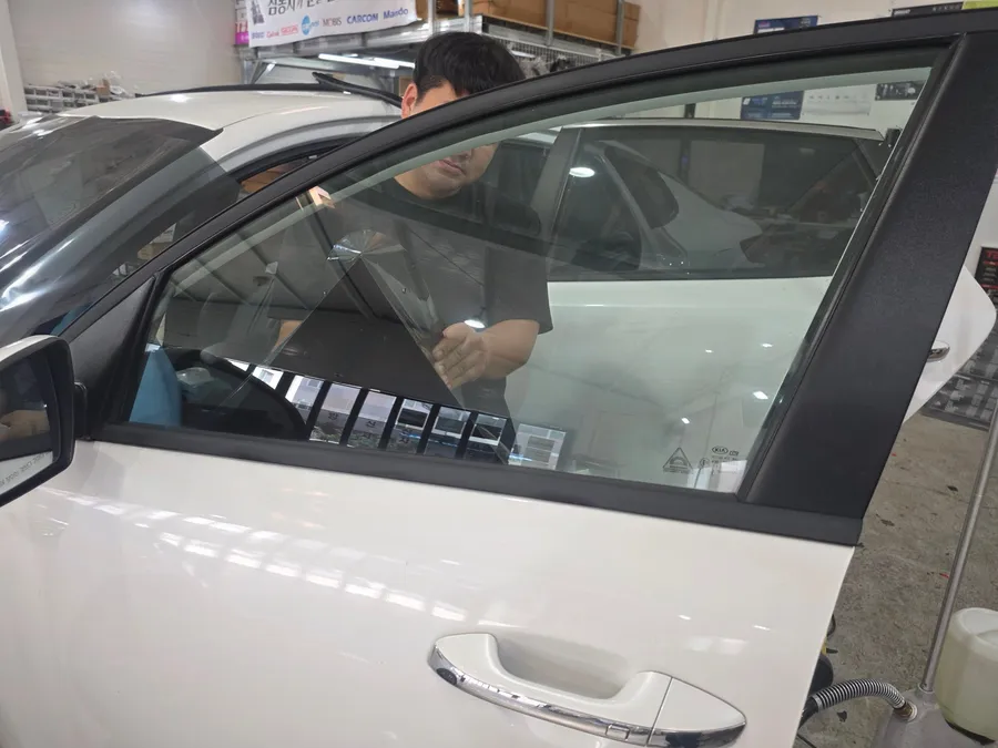 Kia K5 DL3のカーフィルム施工事例：費用目安と仕上がり 施工写真 3-2