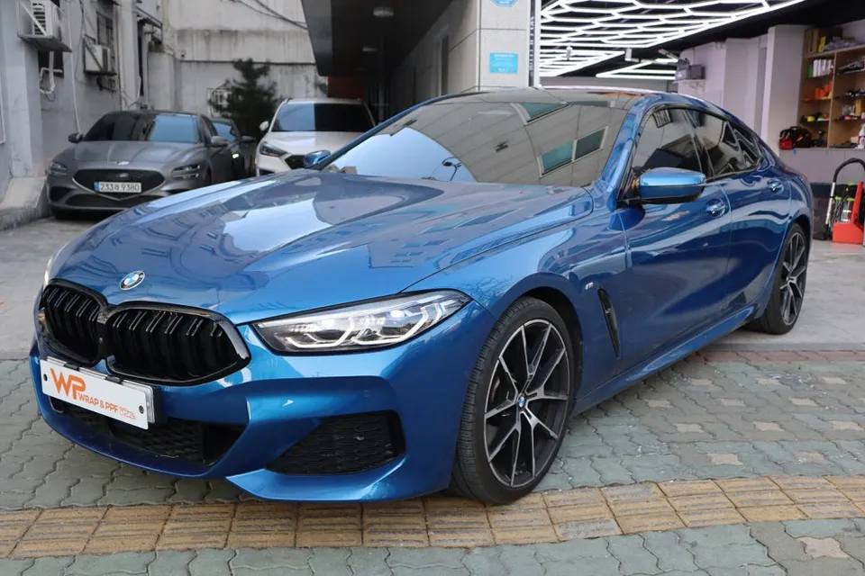 BMW 8 Series vinyl wrap - BMW 8 Series Vinyl Wrap Review: Chrome Delete for Black Performan photo 4