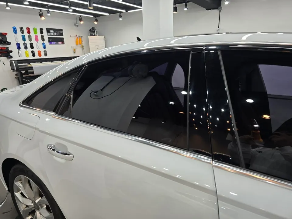 Audi A6のカーラッピング事例｜費用目安・仕上がり 施工写真 1-2