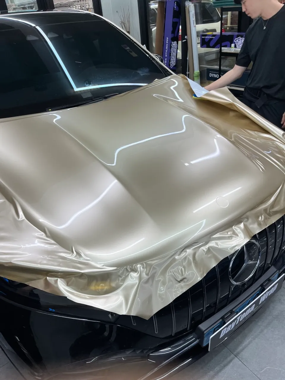 Mercedes-Benz EQSのカーラッピング事例|高級感あるツートン施工 施工写真 1-2