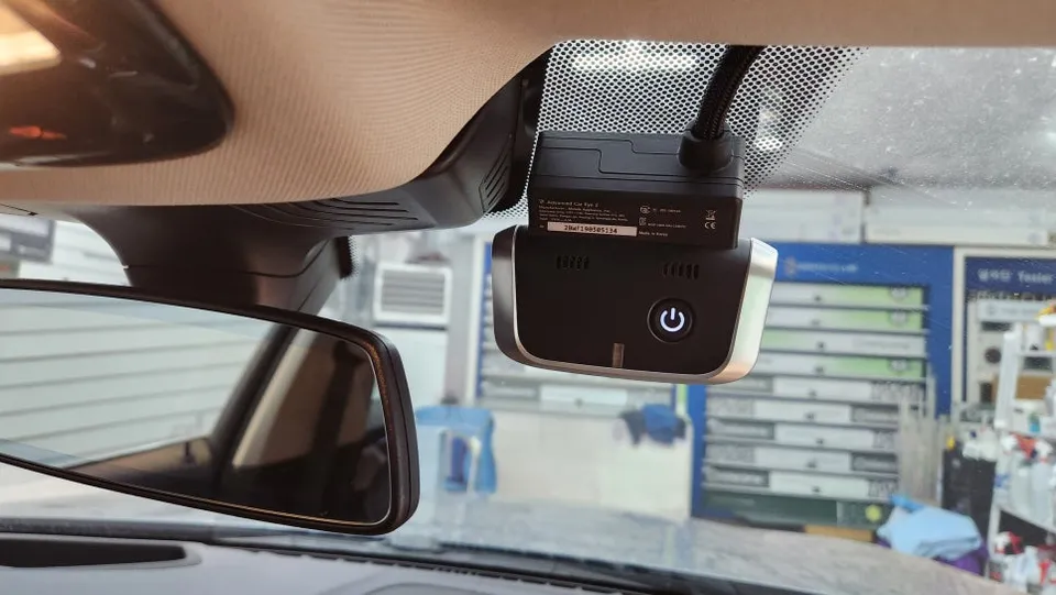 BMW 5 Series G30 dash cam installation result