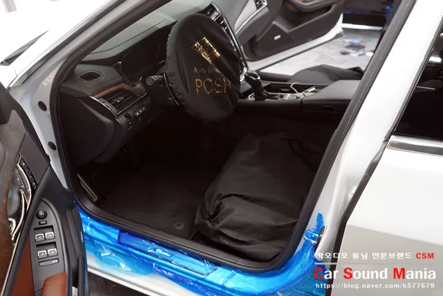 Cadillac CTSのドラレコ取付事例|費用目安・仕上がり 施工写真 1-2