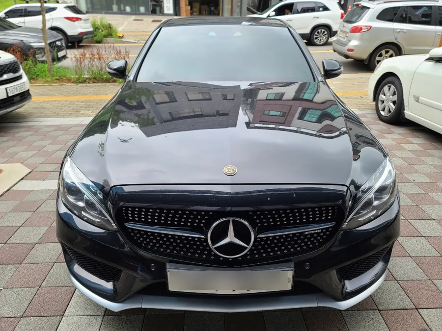 Mercedes-Benz GLC ambient lighting review