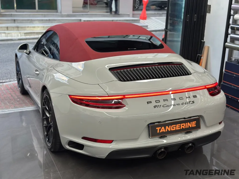 ポルシェ911のカーラッピング事例|PPF上施工の注意点 施工写真 2-2