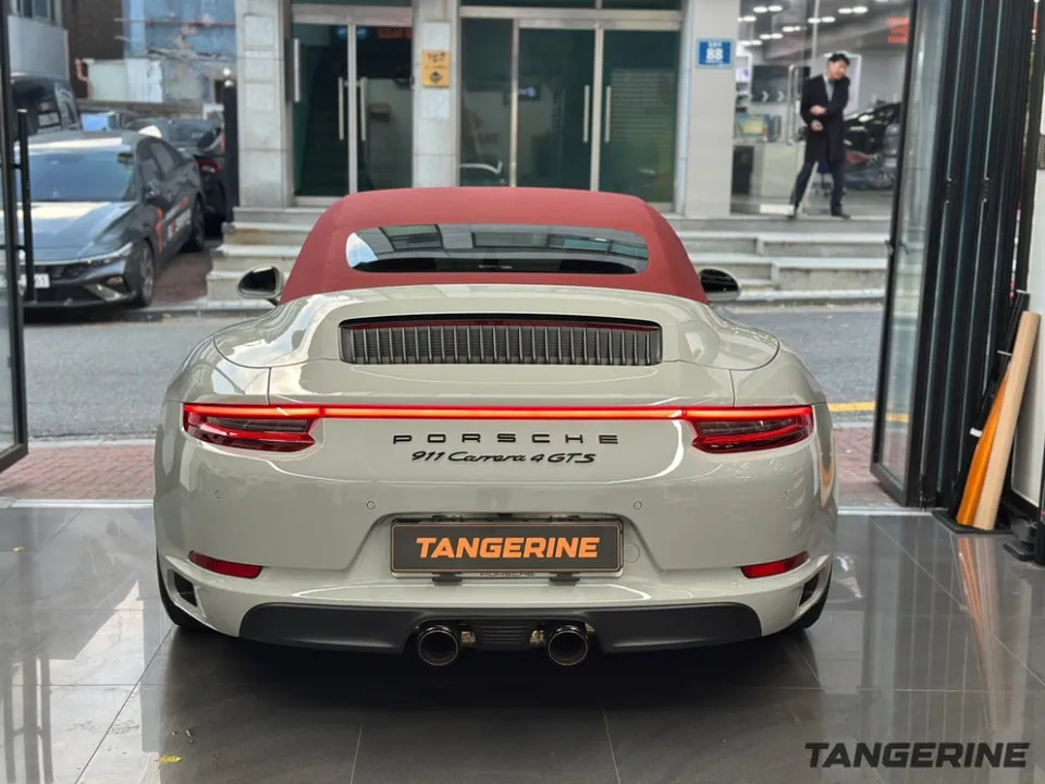 ポルシェ911のカーラッピング事例|PPF上施工の注意点 施工写真 3-2