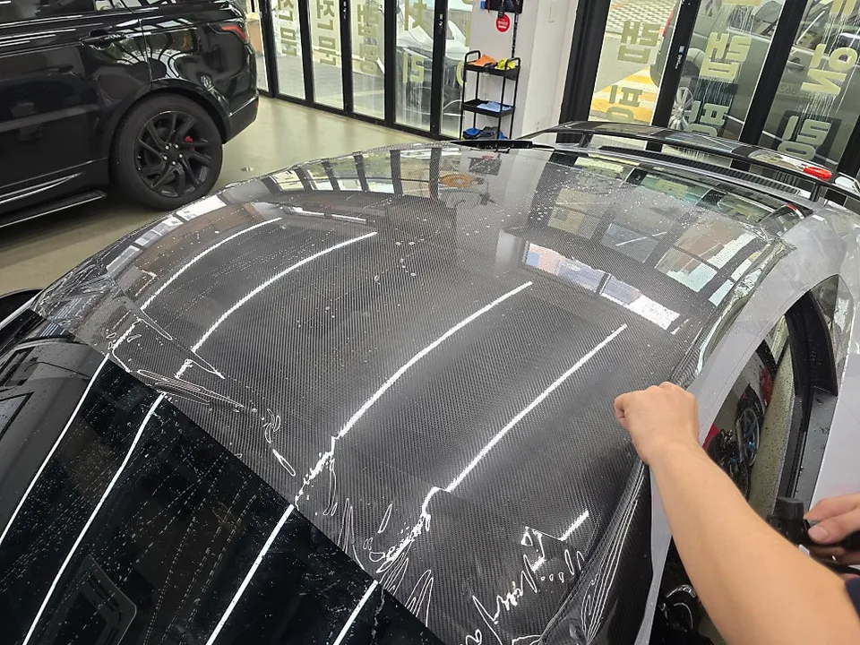 Audi R8のカーラッピング事例|ナウドグレイとカーボンPPF 施工写真 2-3