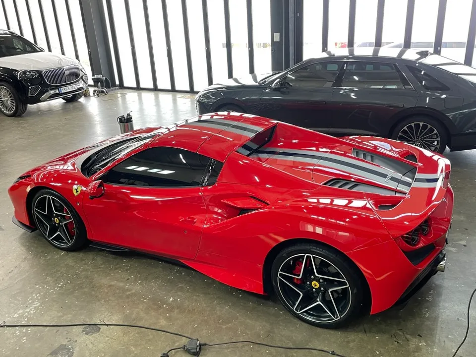 Ferrari F8 Tributoのカーラッピング事例｜費用目安・仕上がり 施工写真 1-2