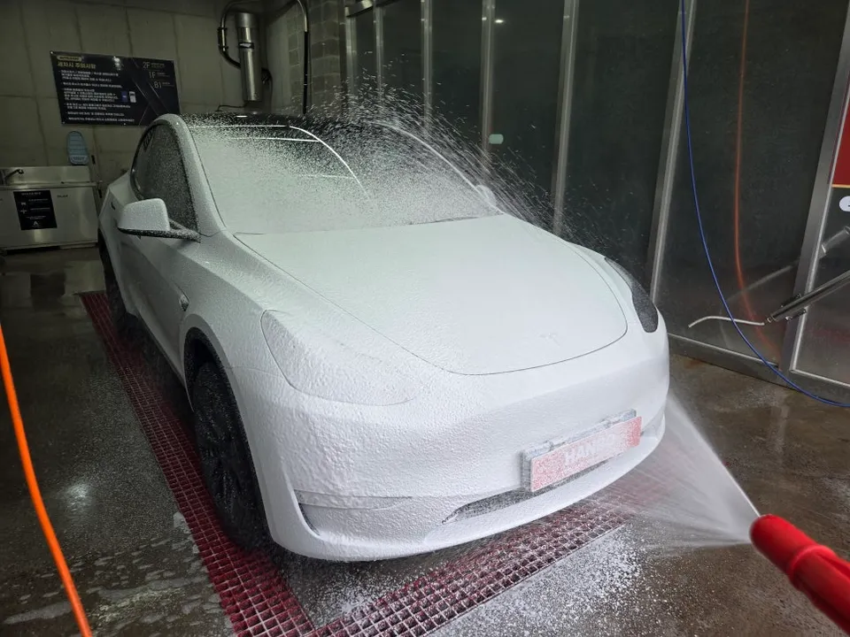 Tesla Model YのPPF施工事例|費用目安・仕上がり 施工写真 1-2
