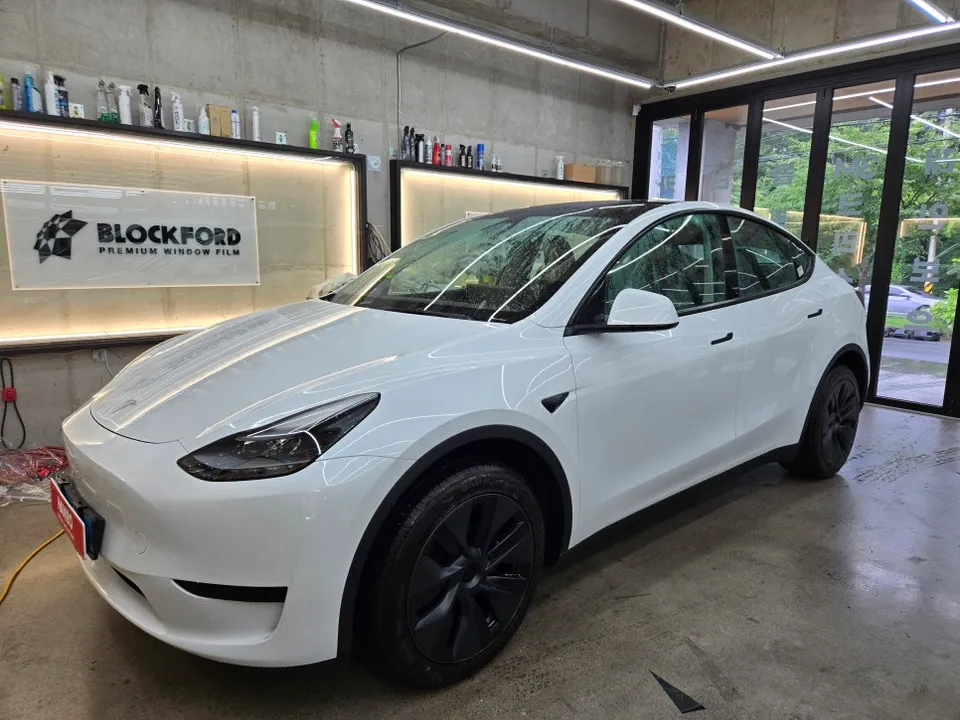 Tesla Model YのPPF施工事例|費用目安・仕上がり 施工写真 1-3