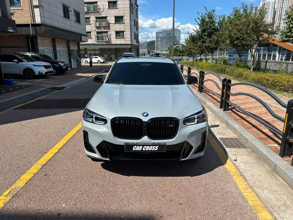 BMW X4 vinyl wrap installation result