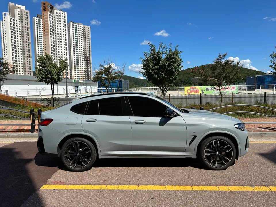 BMW X4 vinyl wrap - BMW X4 Vinyl Wrap Review — Cost & Installation photo 3