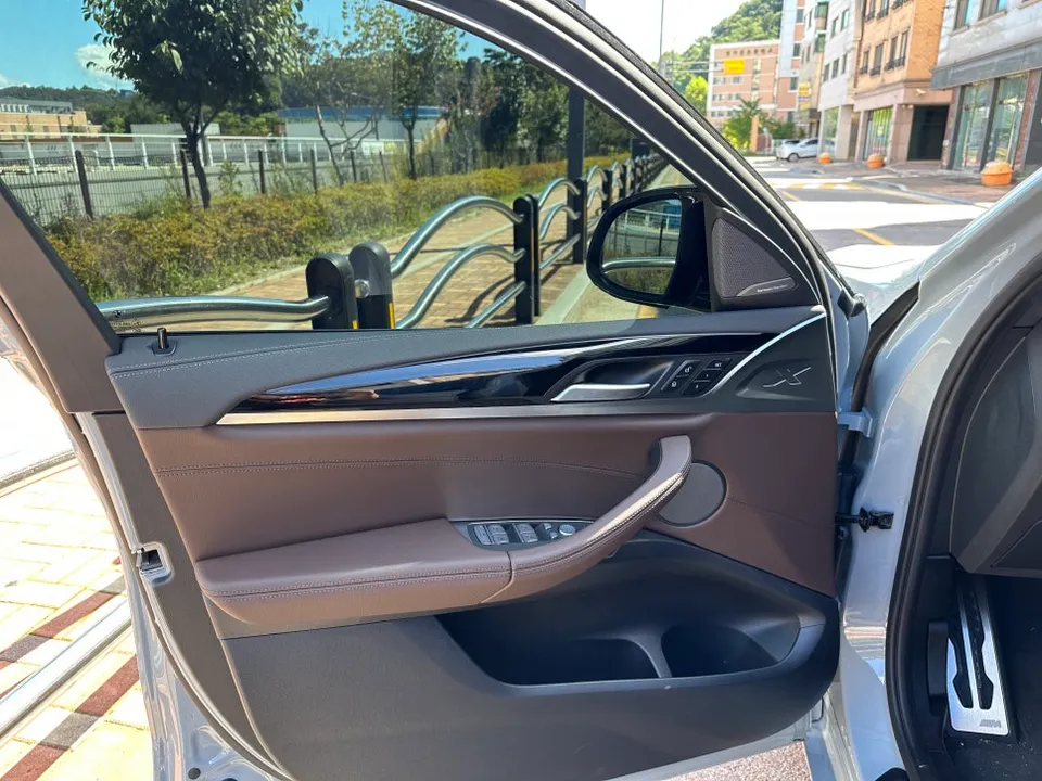 BMW X4のカーラッピング事例 施工写真 6