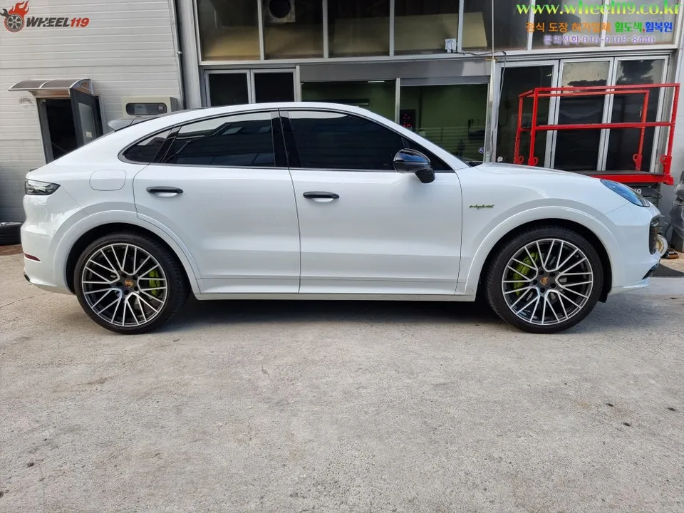 Porsche Cayenneのホイールリペア・塗装事例 施工写真 3-2