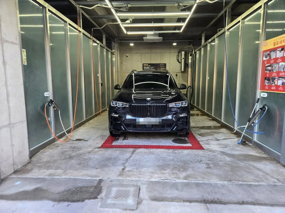 BMW X7のカーフィルム再施工事例｜高級感と機能性を両立 施工写真 6
