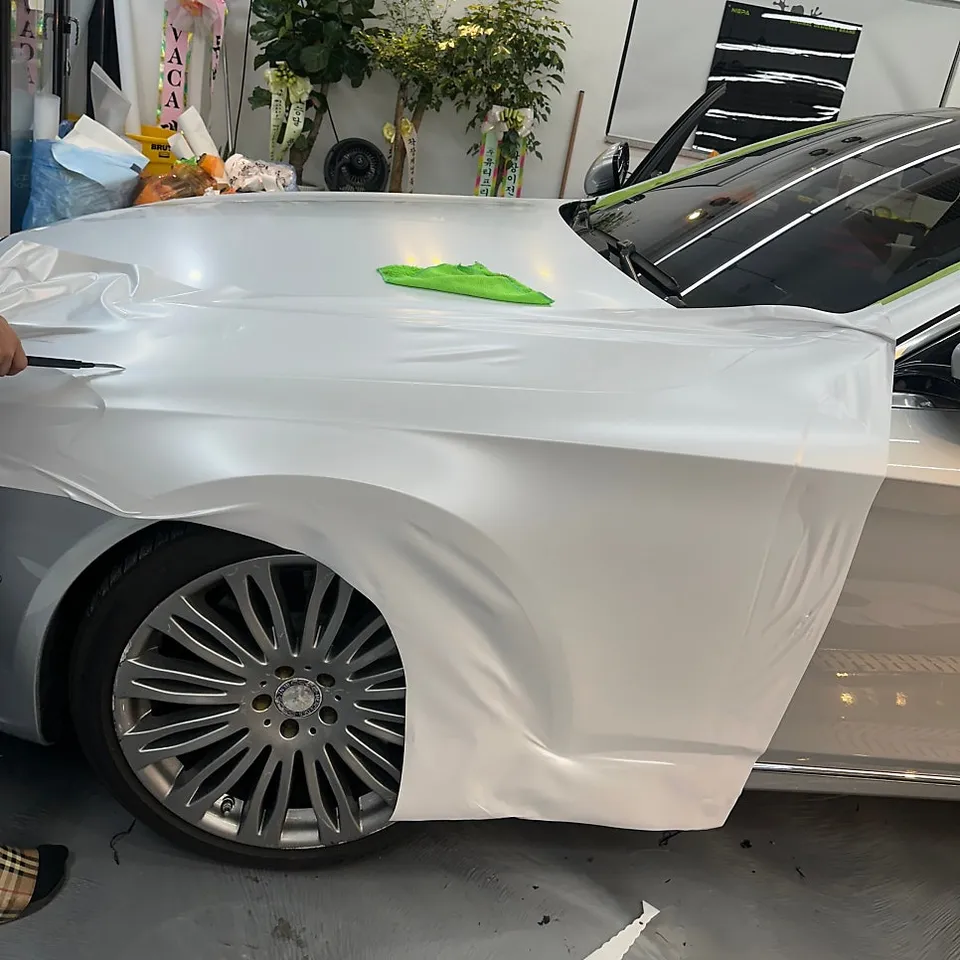 Mercedes-Benz Maybach vinyl wrap - Mercedes-Benz Maybach Vinyl Wrap Review: Satin White Pearl photo 5