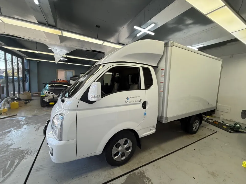 Hyundai Porterのカーラッピング事例|費用目安・仕上がり 施工写真 3-1