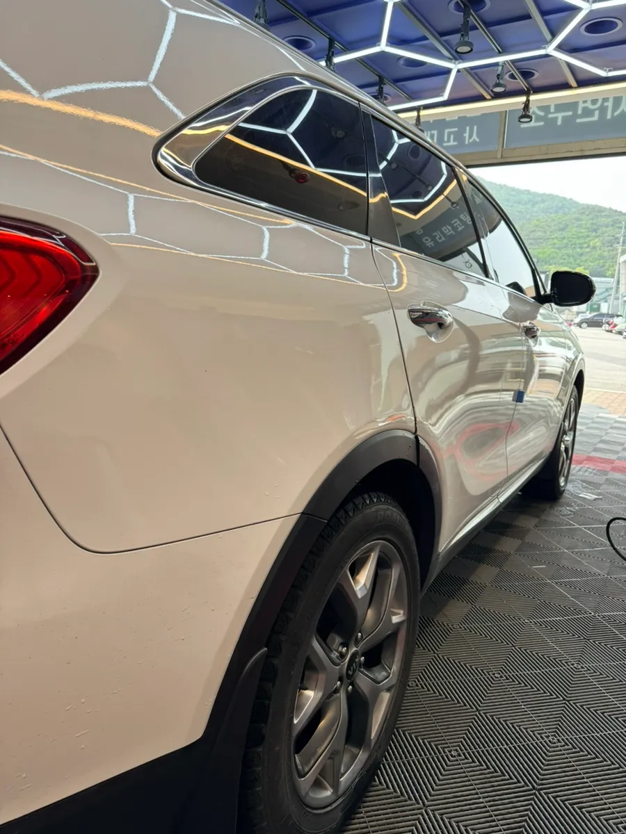 Kia Sorento 4th Genのガラスコーティング事例|費用目安・仕上がり 施工写真 1-2