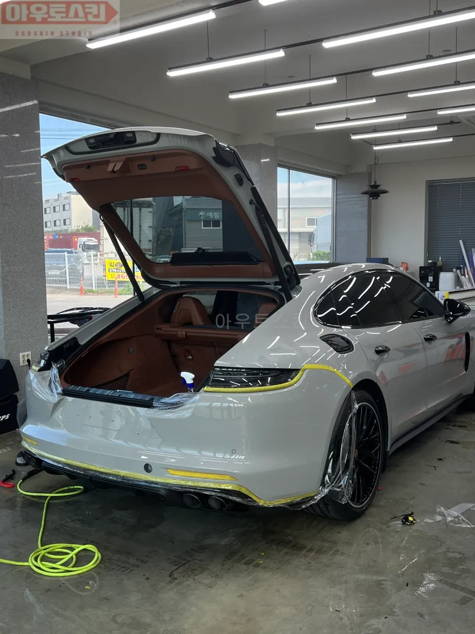 Porsche PanameraのPPF施工事例|費用目安・仕上がり 施工写真 1-3