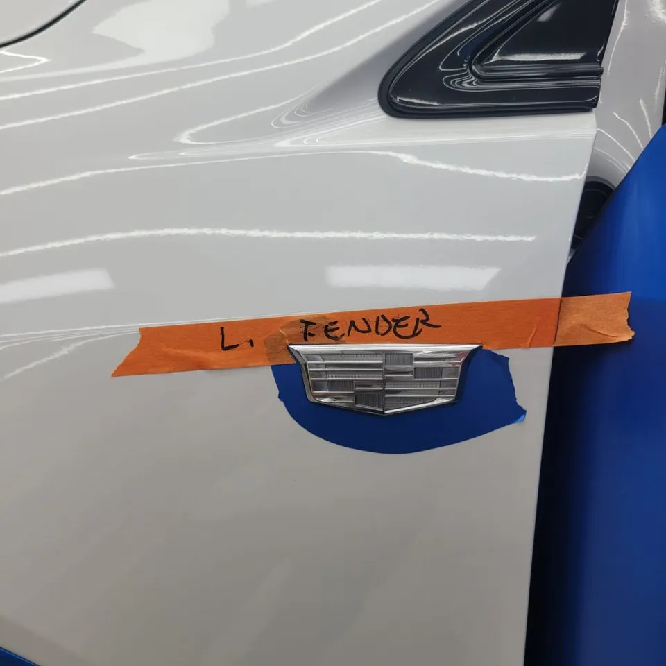 Cadillac XT5のカーラッピング事例:ミッドナイトパープル3の魅力 施工写真 1-2