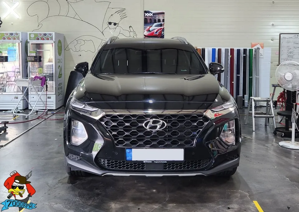 Hyundai Santa Fe Vinyl Wrap Review - Avery Black Brush photo 2