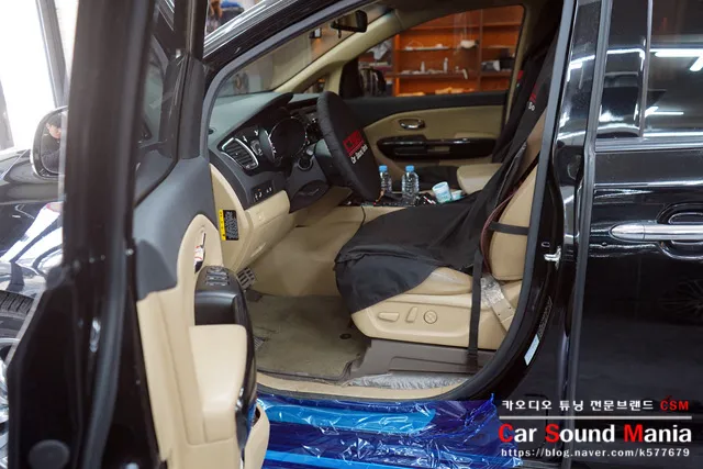 Kia Carnival KA4のカーオーディオ施工事例 施工写真 4-1