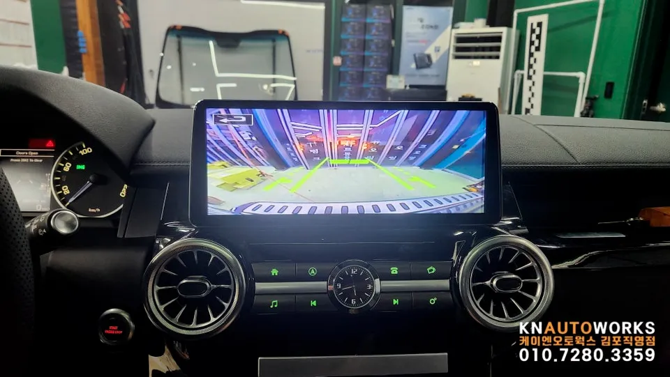 Land Rover Discovery 4のAndroid Auto・CarPlay取付事例 施工写真 3-2