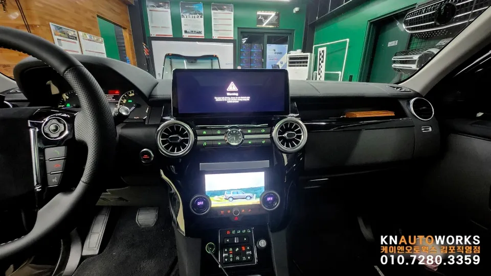 Land Rover Discovery 4のAndroid Auto・CarPlay取付事例 施工写真 4-2