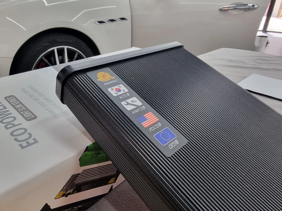 Maserati Ghibliのドラレコ取付事例｜費用目安と仕上がり 施工写真 1-2