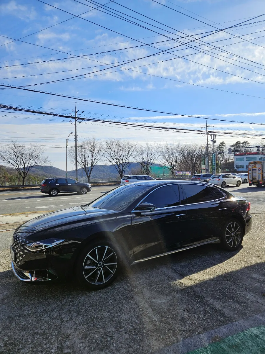 Hyundai Azeraのカーフィルム施工事例｜費用目安と仕上がり 施工写真 1-2