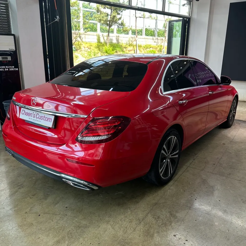 メルセデス・ベンツ Eクラス W213 カーラッピング事例 施工写真 2-2
